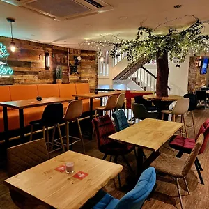Hotel The Garden Bar, Baildon